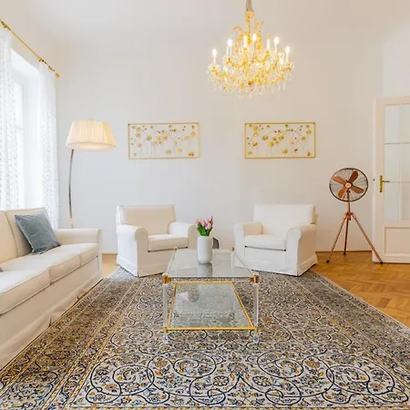 120 M2 4-rooms In A Center Apartment *