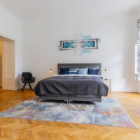Apartment 120 M2 4-rooms In A Center *