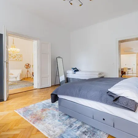Apartment 120 M2 4-rooms In A Center *