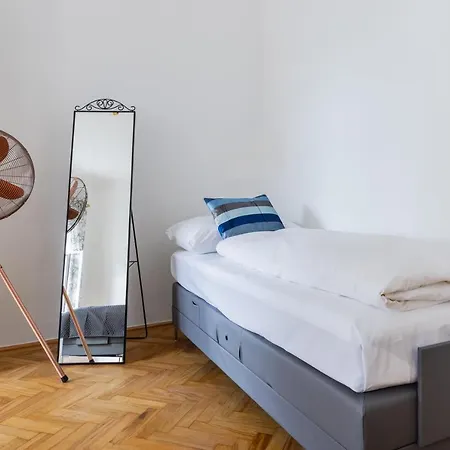 120 M2 4-rooms In A Center *