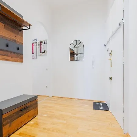 Apartment 120 M2 4-rooms In A Center