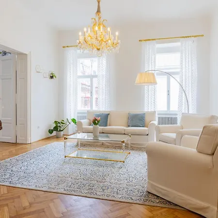 120 M2 4-rooms In A Center Apartment *