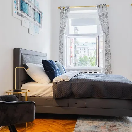 Apartment 120 M2 4-rooms In A Center Vienna