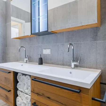 Apartment 120 M2 4-rooms In A Center Vienna