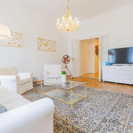 Apartment 120 M2 4-rooms In A Center