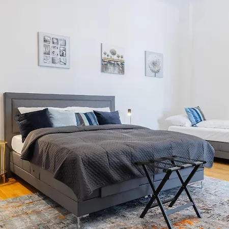 Apartment 120 M2 4-rooms In A Center Vienna