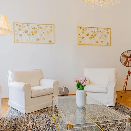 Apartment 120 M2 4-rooms In A Center