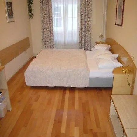 Graf Stadion Hotel 3*