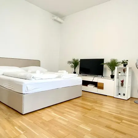 Cosy At Famous Kutschkermarkt Apartment *