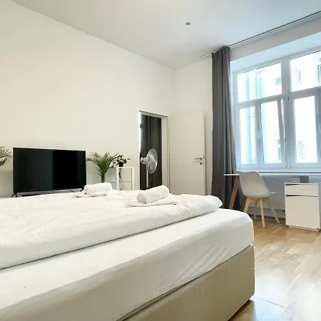 Cosy At Famous Kutschkermarkt Apartment *