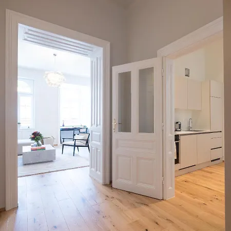 Apartment 2 Bedroom - Modern Premium Centrally Located *