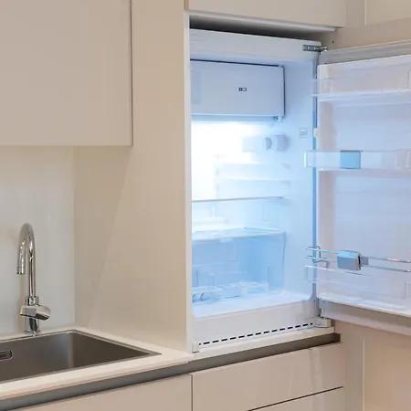 2 Bedroom - Modern Premium Centrally Located *