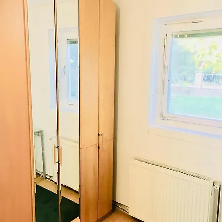 Lovely House Next To River - Free Parking - Big Garden Villa