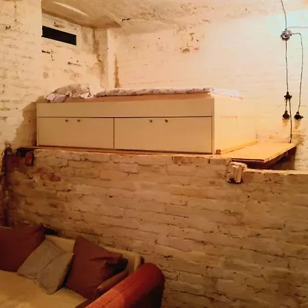 Hip Center Basement Studio Apartment Vienna