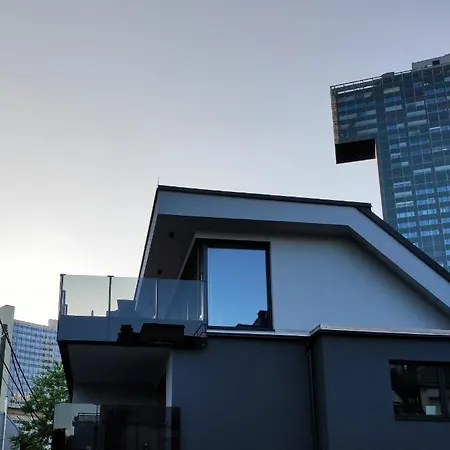 Luxurioeses Penthouse Mit Blick Auf Uno-city Und Dem Kaiserwasser. 3schlafzimmer, 2 Baeder, Privat Lift Ins Apartament