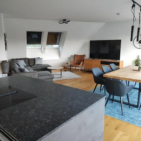 Apartament Luxurioeses Penthouse Mit Blick Auf Uno-city Und Dem Kaiserwasser. 3schlafzimmer, 2 Baeder, Privat Lift Ins