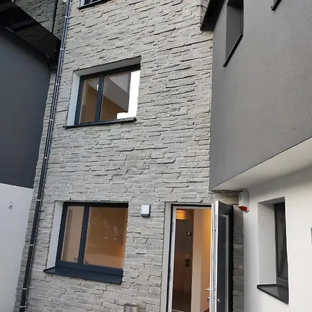 Luxurioeses Penthouse Mit Blick Auf Uno-city Und Dem Kaiserwasser. 3schlafzimmer, 2 Baeder, Privat Lift Ins * Wiedeń