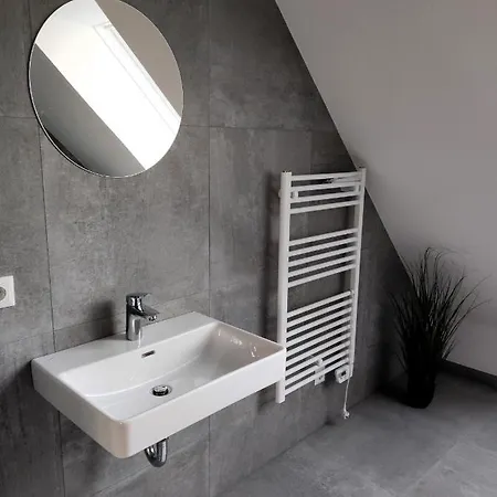 Apartament Luxurioeses Penthouse Mit Blick Auf Uno-city Und Dem Kaiserwasser. 3schlafzimmer, 2 Baeder, Privat Lift Ins Wiedeń