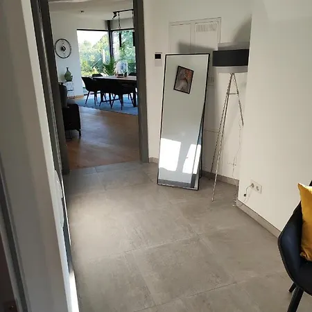 Luxurioeses Penthouse Mit Blick Auf Uno-city Und Dem Kaiserwasser. 3schlafzimmer, 2 Baeder, Privat Lift Ins