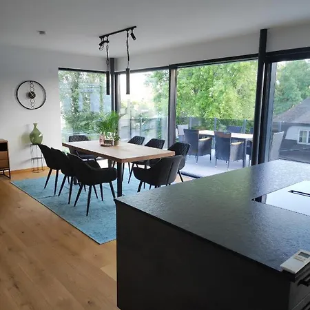 Apartament Luxurioeses Penthouse Mit Blick Auf Uno-city Und Dem Kaiserwasser. 3schlafzimmer, 2 Baeder, Privat Lift Ins