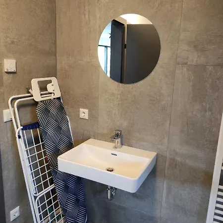 Luxurioeses Penthouse Mit Blick Auf Uno-city Und Dem Kaiserwasser. 3schlafzimmer, 2 Baeder, Privat Lift Ins Apartament Wiedeń