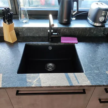 Luxurioeses Penthouse Mit Blick Auf Uno-city Und Dem Kaiserwasser. 3schlafzimmer, 2 Baeder, Privat Lift Ins Apartament