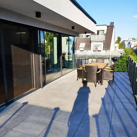 Luxurioeses Penthouse Mit Blick Auf Uno-city Und Dem Kaiserwasser. 3schlafzimmer, 2 Baeder, Privat Lift Ins Apartament Wiedeń
