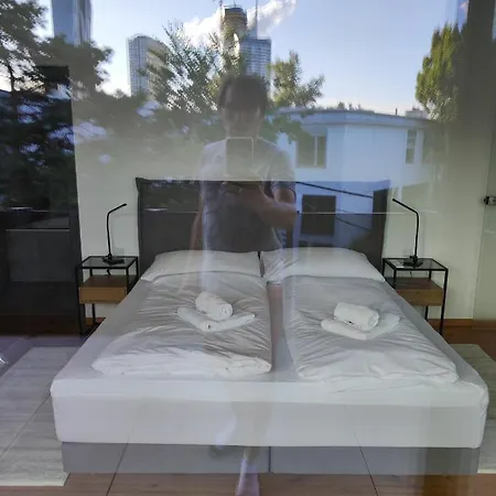 Luxurioeses Penthouse Mit Blick Auf Uno-city Und Dem Kaiserwasser. 3schlafzimmer, 2 Baeder, Privat Lift Ins * Wiedeń