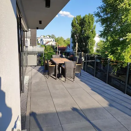Luxurioeses Penthouse Mit Blick Auf Uno-city Und Dem Kaiserwasser. 3schlafzimmer, 2 Baeder, Privat Lift Ins * Wiedeń