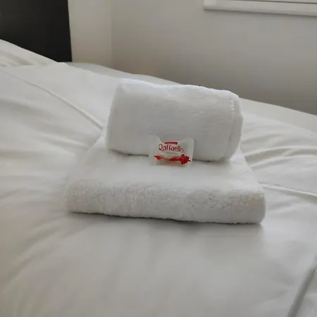 Luxurioeses Penthouse Mit Blick Auf Uno-city Und Dem Kaiserwasser. 3schlafzimmer, 2 Baeder, Privat Lift Ins * Wiedeń