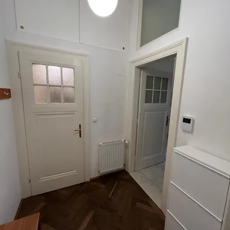 Quiet And Cozy In The Center Apartment