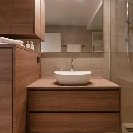 Apartment Stylisches In Zentraler Gruenruhelage Mit Garagenplatz Vienna