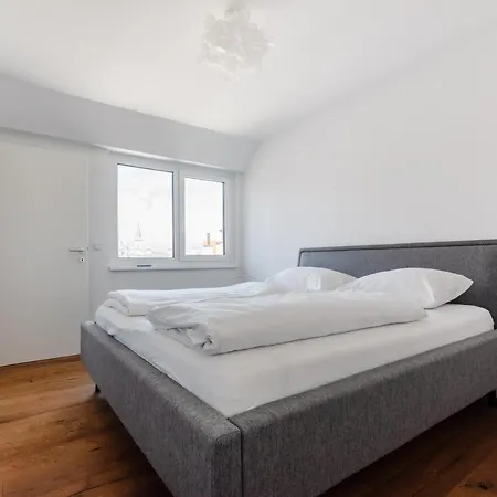 Apartment Stylisches In Zentraler Gruenruhelage Mit Garagenplatz