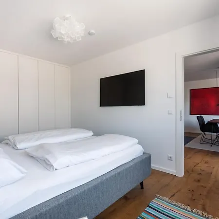 Stylisches In Zentraler Gruenruhelage Mit Garagenplatz Apartment