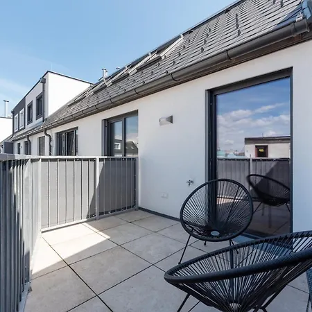 Apartment Stylisches In Zentraler Gruenruhelage Mit Garagenplatz