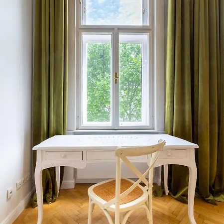 Large Luxury Near Townhall & Votivkirche * Vienna