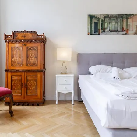 Large Luxury Near Townhall & Votivkirche Vienna