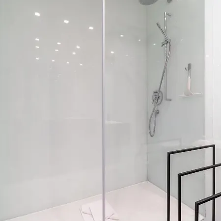 Large Luxury Near Townhall & Votivkirche Apartment