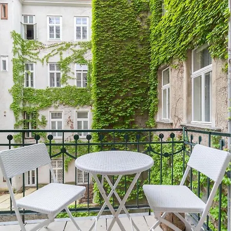 Large Luxury Near Townhall & Votivkirche