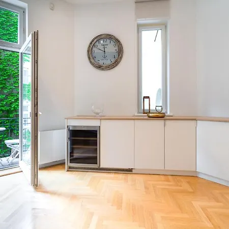 Large Luxury Near Townhall & Votivkirche * Vienna