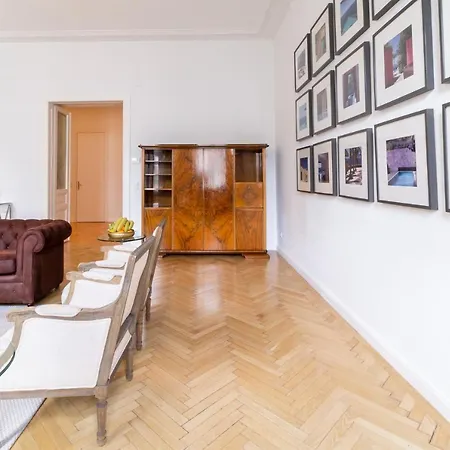 Large Luxury Near Townhall & Votivkirche Apartment