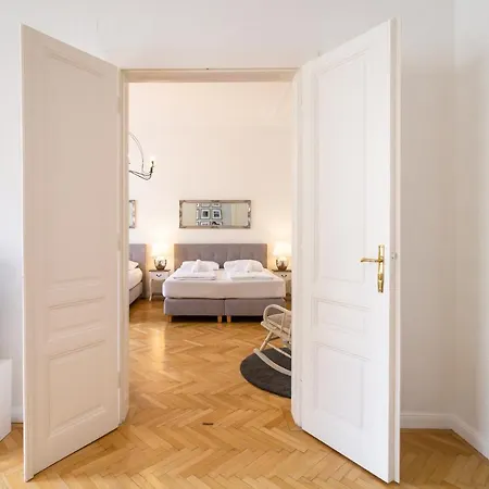 Apartment Large Luxury Near Townhall & Votivkirche *