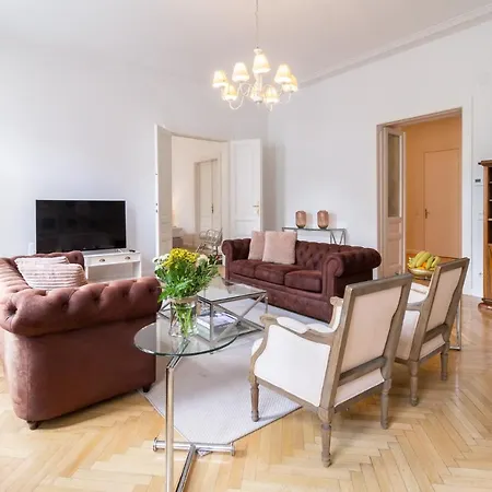 Large Luxury Near Townhall & Votivkirche Apartment