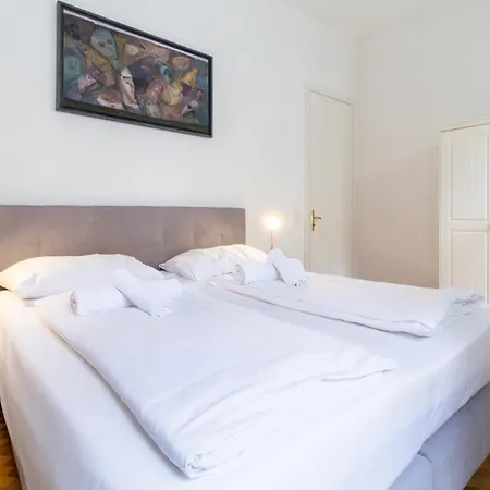 Large Luxury Near Townhall & Votivkirche Vienna