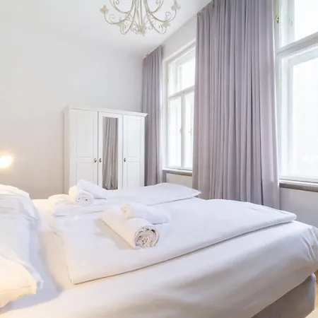 Large Luxury Near Townhall & Votivkirche Apartment