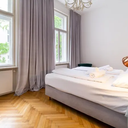 Large Luxury Near Townhall & Votivkirche