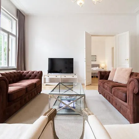 Large Luxury Near Townhall & Votivkirche *