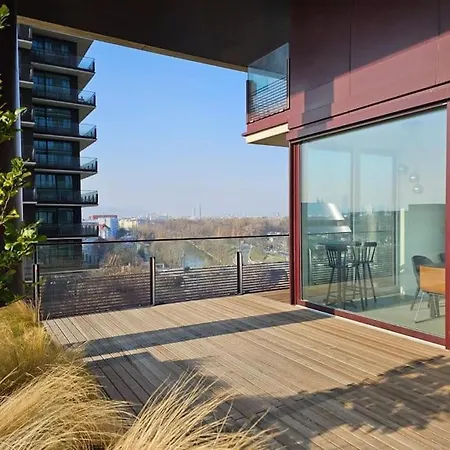 Deluxe & Rooftop-pool Apartment