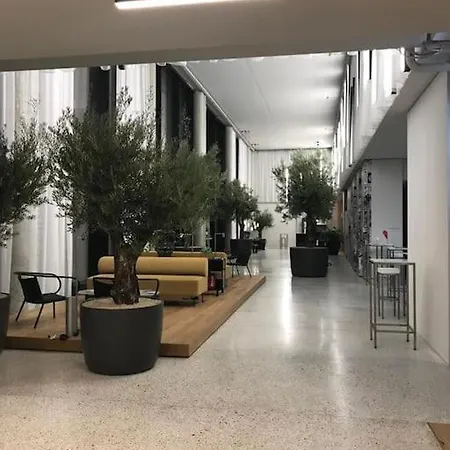 Deluxe & Rooftop-pool Apartment *