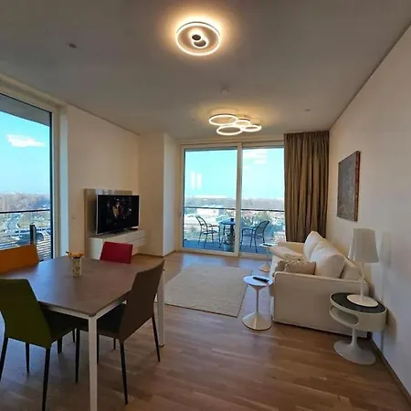 Apartment Deluxe & Rooftop-pool Vienna